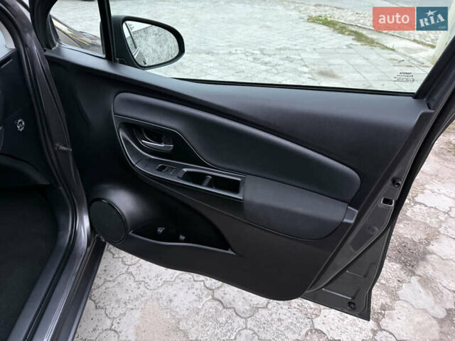 Сірий Тойота Яріс, об'ємом двигуна 1.5 л та пробігом 100 тис. км за 14999 $, фото 38 на Automoto.ua