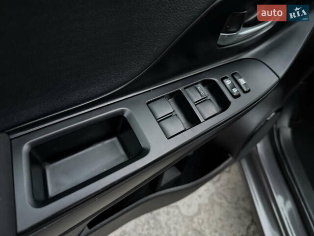 Сірий Тойота Яріс, об'ємом двигуна 1.5 л та пробігом 100 тис. км за 14999 $, фото 47 на Automoto.ua