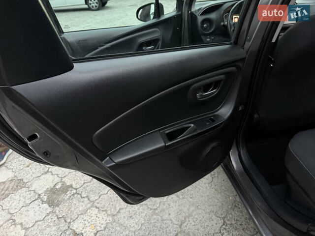 Сірий Тойота Яріс, об'ємом двигуна 1.5 л та пробігом 100 тис. км за 14999 $, фото 54 на Automoto.ua