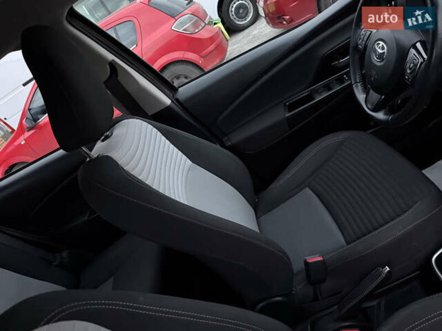 Сірий Тойота Яріс, об'ємом двигуна 1.5 л та пробігом 100 тис. км за 14999 $, фото 40 на Automoto.ua