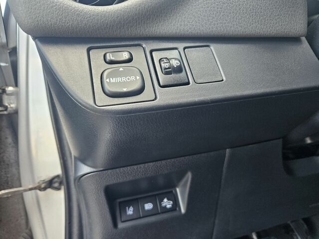 Серый Тойота Ярис, объемом двигателя 1 л и пробегом 207 тыс. км за 9950 $, фото 3 на Automoto.ua