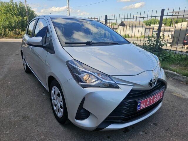 Серый Тойота Ярис, объемом двигателя 1 л и пробегом 207 тыс. км за 9950 $, фото 1 на Automoto.ua