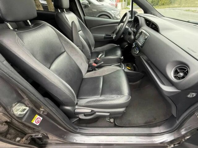 Серый Тойота Ярис, объемом двигателя 1 л и пробегом 43 тыс. км за 5600 $, фото 7 на Automoto.ua