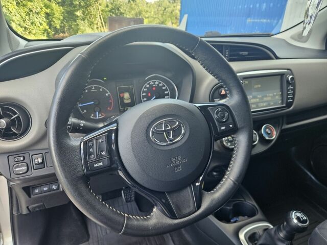 Серый Тойота Ярис, объемом двигателя 1 л и пробегом 207 тыс. км за 9950 $, фото 7 на Automoto.ua