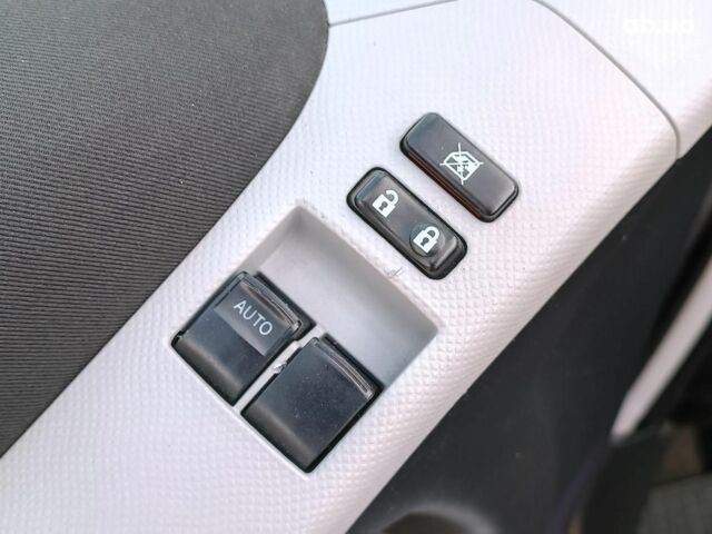 Сірий Тойота Яріс, об'ємом двигуна 1 л та пробігом 210 тис. км за 4490 $, фото 16 на Automoto.ua