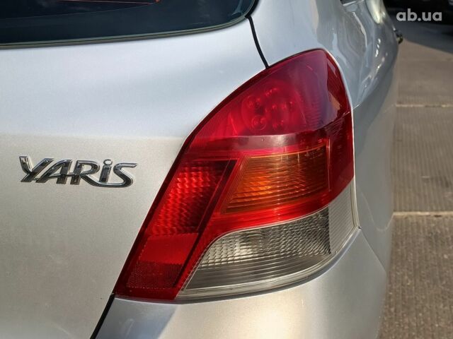 Сірий Тойота Яріс, об'ємом двигуна 1 л та пробігом 210 тис. км за 4490 $, фото 9 на Automoto.ua