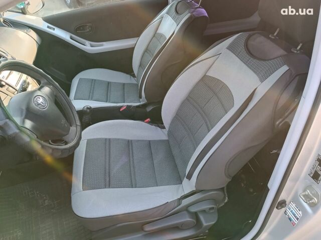 Сірий Тойота Яріс, об'ємом двигуна 1 л та пробігом 210 тис. км за 4490 $, фото 13 на Automoto.ua