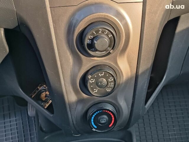 Сірий Тойота Яріс, об'ємом двигуна 1 л та пробігом 210 тис. км за 4490 $, фото 20 на Automoto.ua