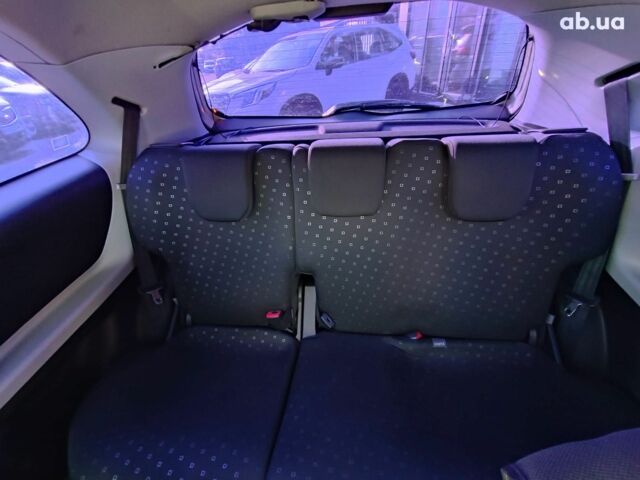 Сірий Тойота Яріс, об'ємом двигуна 1 л та пробігом 210 тис. км за 4490 $, фото 15 на Automoto.ua