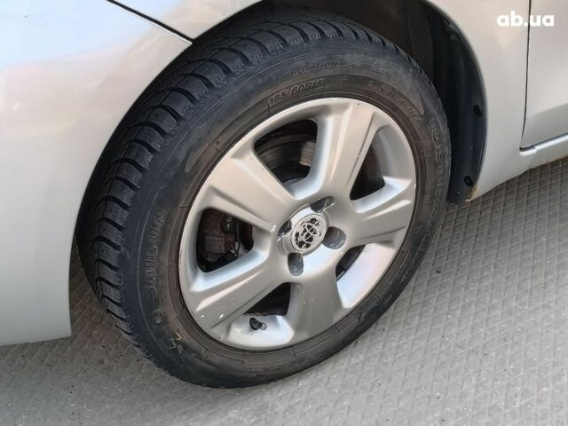 Сірий Тойота Яріс, об'ємом двигуна 1 л та пробігом 210 тис. км за 4490 $, фото 3 на Automoto.ua