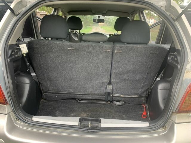 Сірий Тойота Яріс, об'ємом двигуна 1 л та пробігом 700 тис. км за 3500 $, фото 5 на Automoto.ua