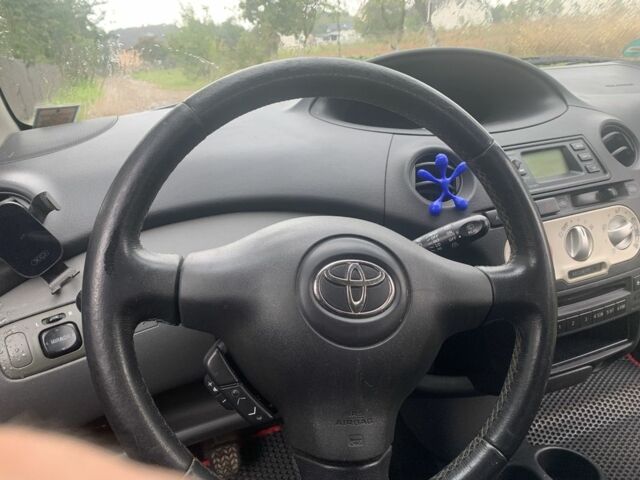 Сірий Тойота Яріс, об'ємом двигуна 1 л та пробігом 700 тис. км за 3500 $, фото 6 на Automoto.ua