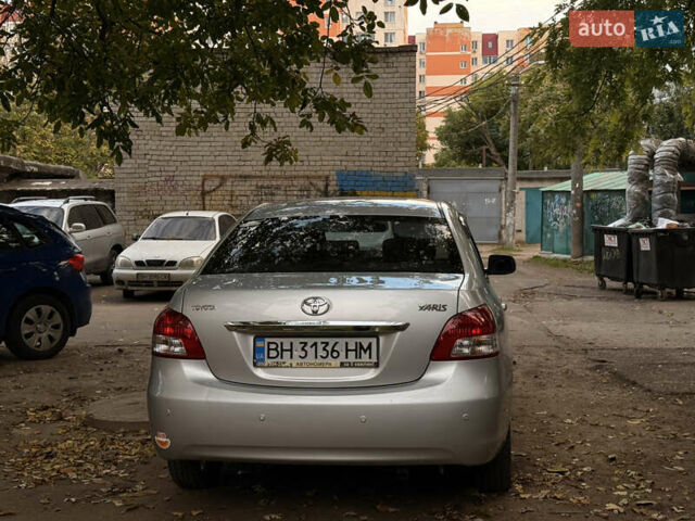 Серый Тойота Ярис, объемом двигателя 1.3 л и пробегом 195 тыс. км за 5700 $, фото 5 на Automoto.ua