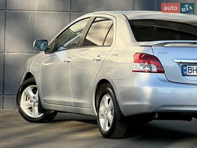 Серый Тойота Ярис, объемом двигателя 1.3 л и пробегом 181 тыс. км за 7300 $, фото 19 на Automoto.ua