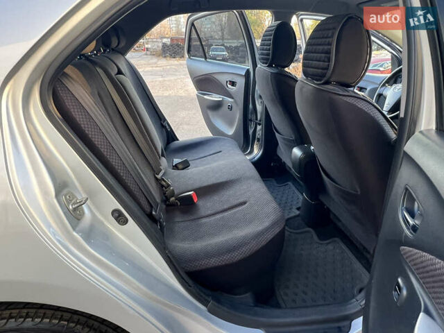 Серый Тойота Ярис, объемом двигателя 1.3 л и пробегом 181 тыс. км за 7300 $, фото 56 на Automoto.ua
