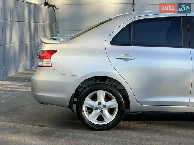 Серый Тойота Ярис, объемом двигателя 1.3 л и пробегом 181 тыс. км за 7300 $, фото 46 на Automoto.ua