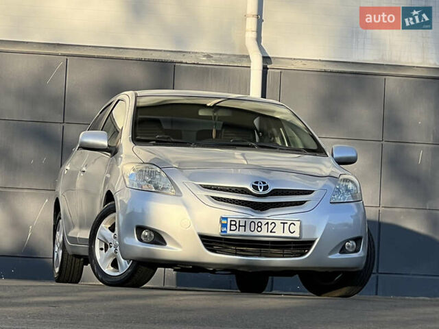 Серый Тойота Ярис, объемом двигателя 1.3 л и пробегом 181 тыс. км за 7300 $, фото 4 на Automoto.ua