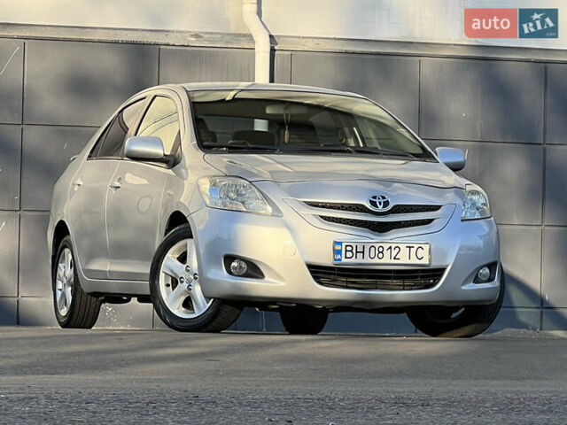 Серый Тойота Ярис, объемом двигателя 1.3 л и пробегом 181 тыс. км за 7300 $, фото 3 на Automoto.ua