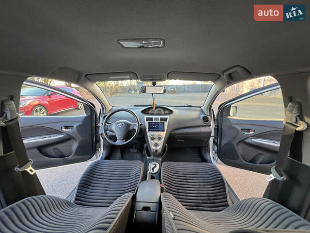 Серый Тойота Ярис, объемом двигателя 1.3 л и пробегом 181 тыс. км за 7300 $, фото 76 на Automoto.ua
