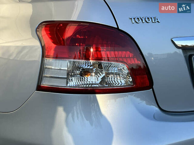 Серый Тойота Ярис, объемом двигателя 1.3 л и пробегом 181 тыс. км за 7300 $, фото 23 на Automoto.ua