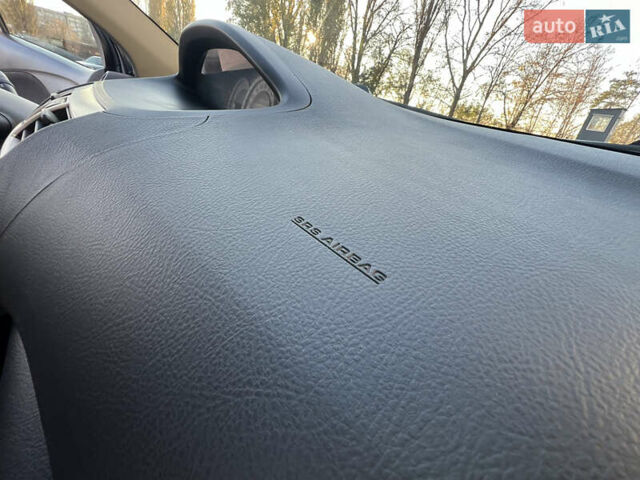 Серый Тойота Ярис, объемом двигателя 1.3 л и пробегом 181 тыс. км за 7300 $, фото 59 на Automoto.ua