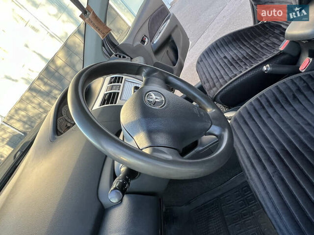 Серый Тойота Ярис, объемом двигателя 1.3 л и пробегом 181 тыс. км за 7300 $, фото 74 на Automoto.ua