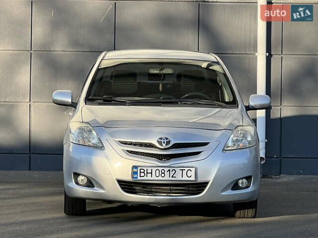 Серый Тойота Ярис, объемом двигателя 1.3 л и пробегом 181 тыс. км за 7300 $, фото 10 на Automoto.ua