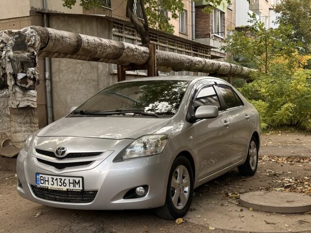 Тойота Яріс 2006 у Одесі на Automoto.ua Сірий Тойота Яріс, об'ємом двигуна 1.3 л та пробігом 195 тис. км за 6000 $, фото 1 на Automoto.ua