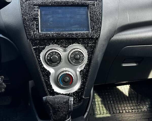 Серый Тойота Ярис, объемом двигателя 1.5 л и пробегом 250 тыс. км за 5800 $, фото 9 на Automoto.ua