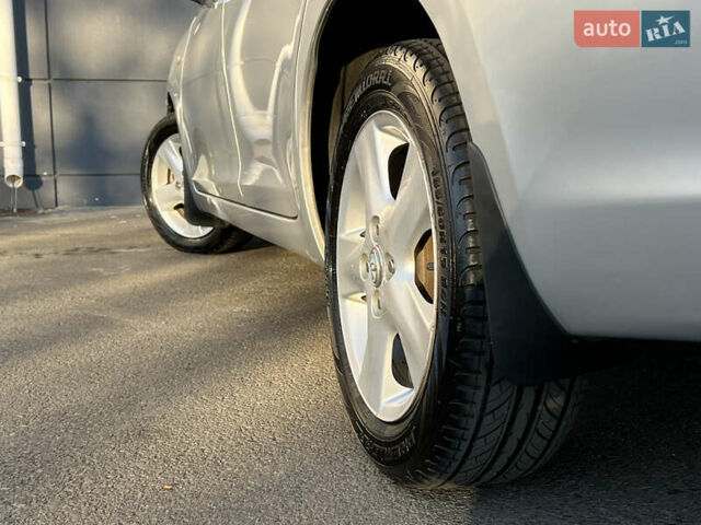 Серый Тойота Ярис, объемом двигателя 1.3 л и пробегом 181 тыс. км за 7300 $, фото 21 на Automoto.ua