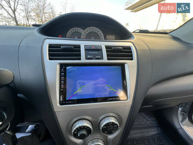 Серый Тойота Ярис, объемом двигателя 1.3 л и пробегом 181 тыс. км за 7300 $, фото 84 на Automoto.ua