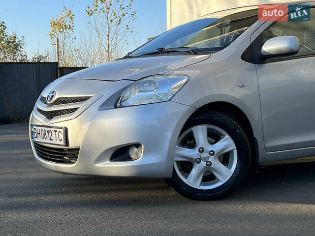 Серый Тойота Ярис, объемом двигателя 1.3 л и пробегом 181 тыс. км за 7300 $, фото 16 на Automoto.ua