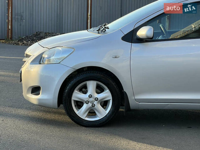 Серый Тойота Ярис, объемом двигателя 1.3 л и пробегом 181 тыс. км за 7300 $, фото 49 на Automoto.ua