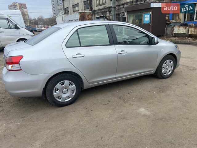 Серый Тойота Ярис, объемом двигателя 1.3 л и пробегом 195 тыс. км за 6200 $, фото 6 на Automoto.ua