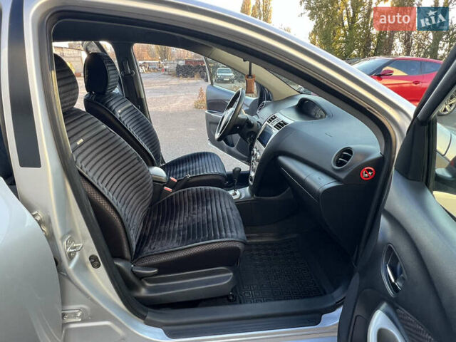 Серый Тойота Ярис, объемом двигателя 1.3 л и пробегом 181 тыс. км за 7300 $, фото 57 на Automoto.ua