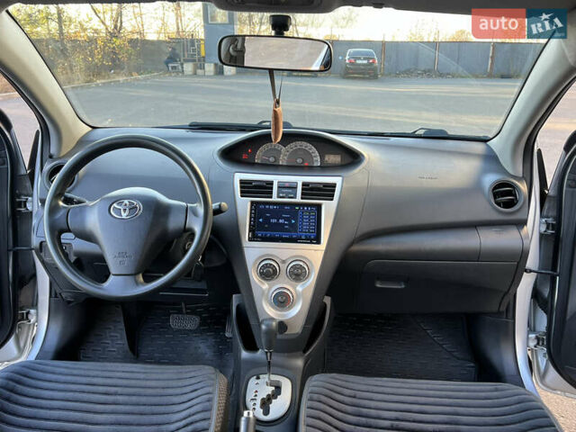 Серый Тойота Ярис, объемом двигателя 1.3 л и пробегом 181 тыс. км за 7300 $, фото 78 на Automoto.ua