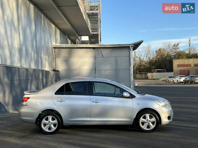 Серый Тойота Ярис, объемом двигателя 1.3 л и пробегом 181 тыс. км за 7300 $, фото 45 на Automoto.ua