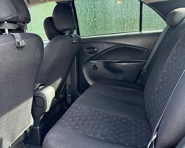 Серый Тойота Ярис, объемом двигателя 1.5 л и пробегом 250 тыс. км за 5800 $, фото 10 на Automoto.ua