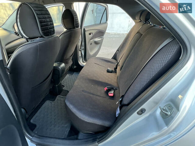 Серый Тойота Ярис, объемом двигателя 1.3 л и пробегом 181 тыс. км за 7300 $, фото 66 на Automoto.ua