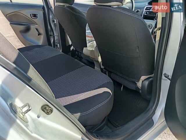 Серый Тойота Ярис, объемом двигателя 1.3 л и пробегом 270 тыс. км за 4750 $, фото 6 на Automoto.ua