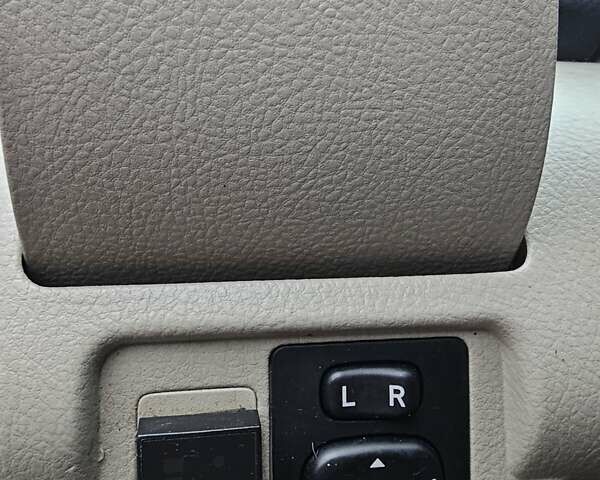 Сірий Тойота Яріс, об'ємом двигуна 1.5 л та пробігом 200 тис. км за 2700 $, фото 13 на Automoto.ua