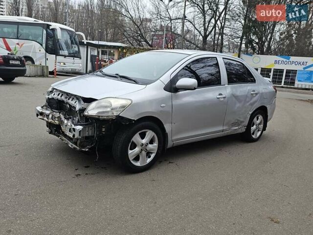 Сірий Тойота Яріс, об'ємом двигуна 1.5 л та пробігом 200 тис. км за 2700 $, фото 6 на Automoto.ua