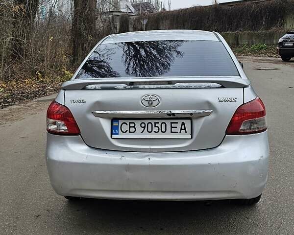 Серый Тойота Ярис, объемом двигателя 1.5 л и пробегом 200 тыс. км за 2900 $, фото 3 на Automoto.ua