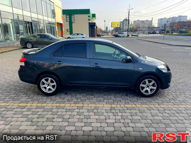 Сірий Тойота Яріс, об'ємом двигуна 1.5 л та пробігом 173 тис. км за 5500 $, фото 5 на Automoto.ua