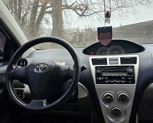 Сірий Тойота Яріс, об'ємом двигуна 1.5 л та пробігом 200 тис. км за 2700 $, фото 14 на Automoto.ua