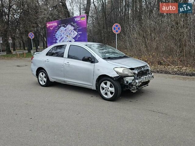 Серый Тойота Ярис, объемом двигателя 1.5 л и пробегом 200 тыс. км за 2900 $, фото 21 на Automoto.ua