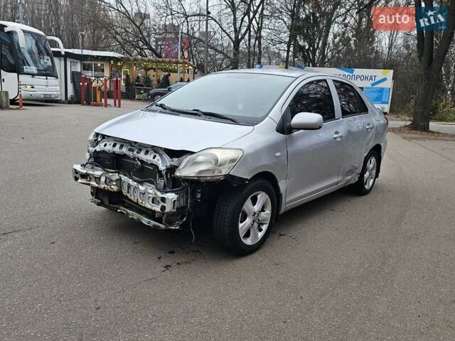 Серый Тойота Ярис, объемом двигателя 1.5 л и пробегом 200 тыс. км за 2900 $, фото 18 на Automoto.ua