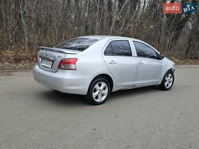 Серый Тойота Ярис, объемом двигателя 1.5 л и пробегом 200 тыс. км за 2900 $, фото 1 на Automoto.ua