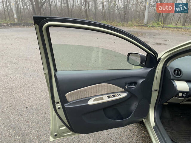 Серый Тойота Ярис, объемом двигателя 1.3 л и пробегом 243 тыс. км за 5300 $, фото 10 на Automoto.ua