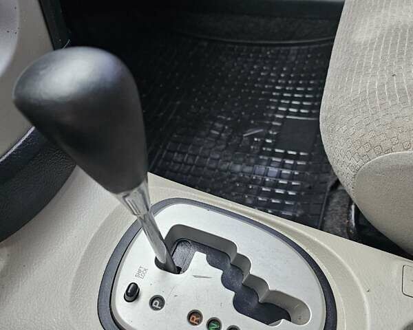 Серый Тойота Ярис, объемом двигателя 1.5 л и пробегом 200 тыс. км за 2900 $, фото 7 на Automoto.ua